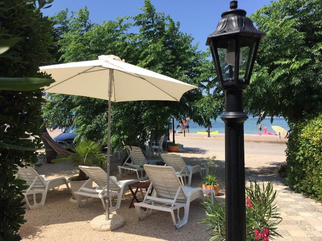 Apartments And Rooms Villa Luci Barbat na Rabu Kültér fotó
